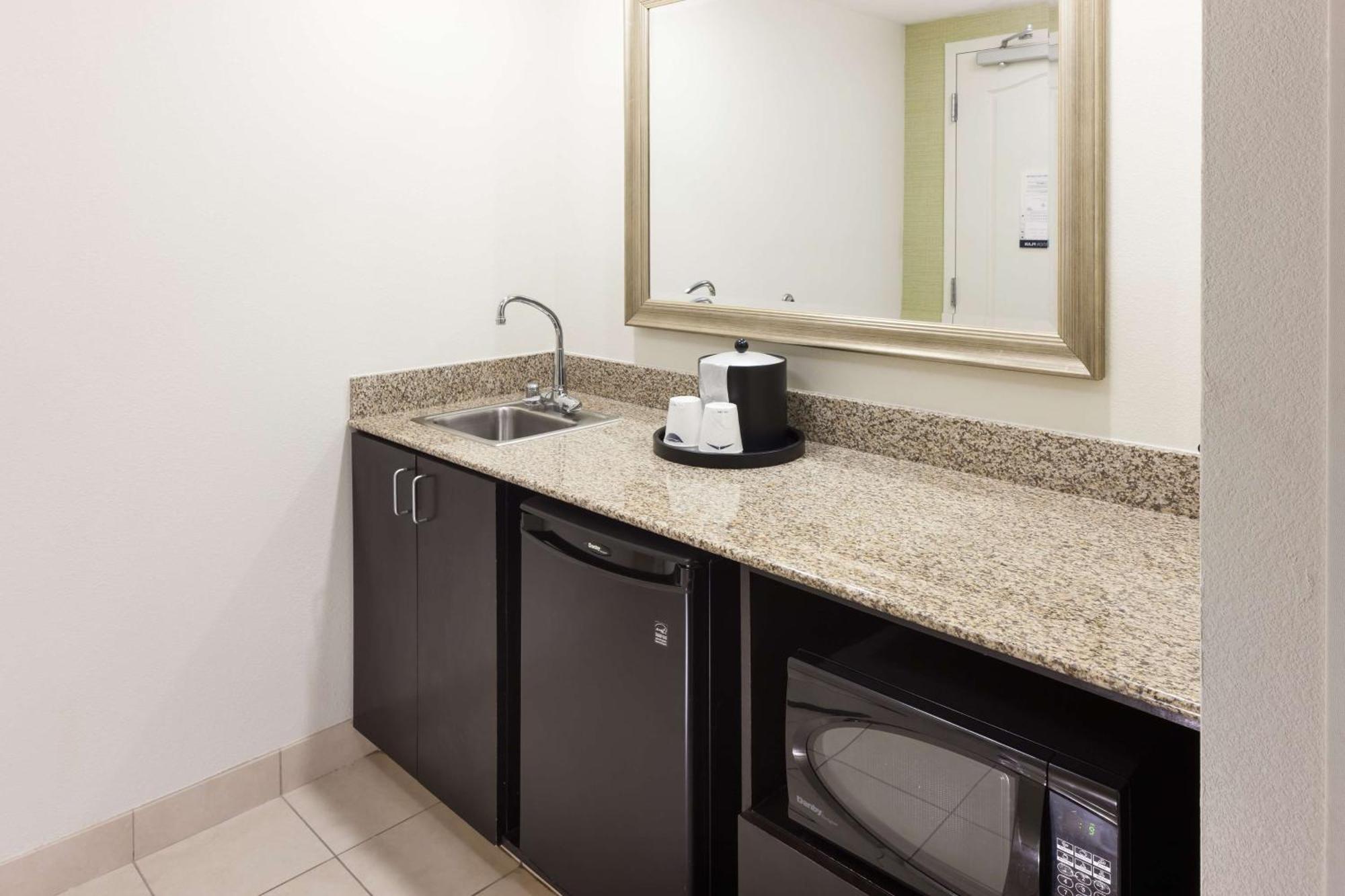 Hampton Inn & Suites Gainesville Downtown Экстерьер фото