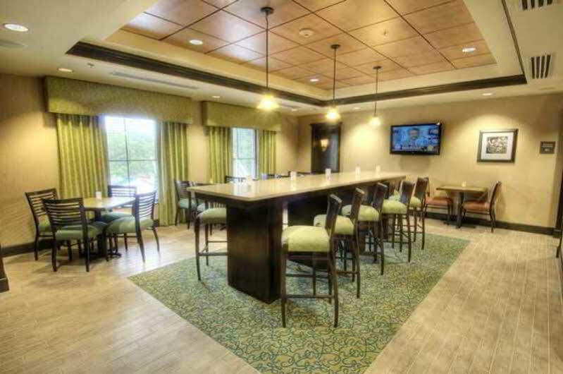 Hampton Inn & Suites Gainesville Downtown Экстерьер фото